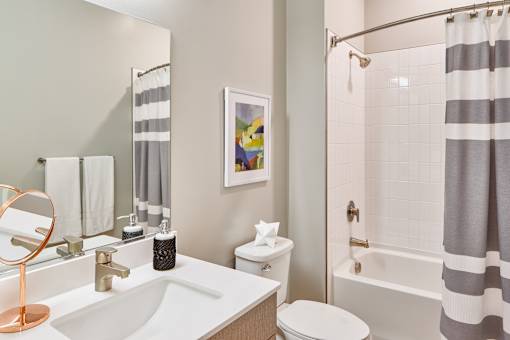 A bathroom with a toilet, sink, and bathtub.