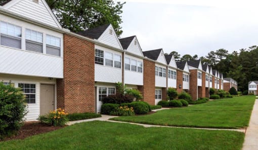 -Exterior-Building-Entrance-Sumter-Square-Raleigh-Nc