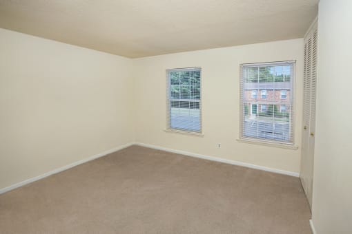 Woodbriar Apartments in Richmond bedroom