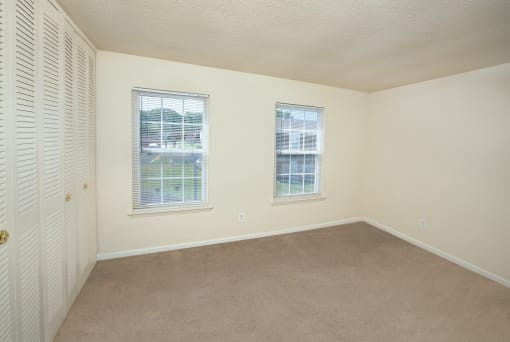 Woodbriar Apartments in Richmond room 1