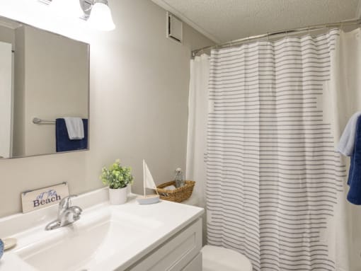 Bath_One_Bedroom_Sea_Pines