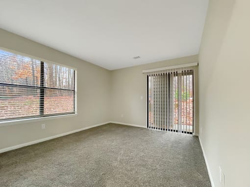 Living Area at Wendover River Oaks, Greensboro, North Carolina