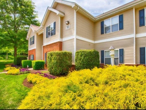 Exterior Northridge Crossing Apartments in North Raleigh