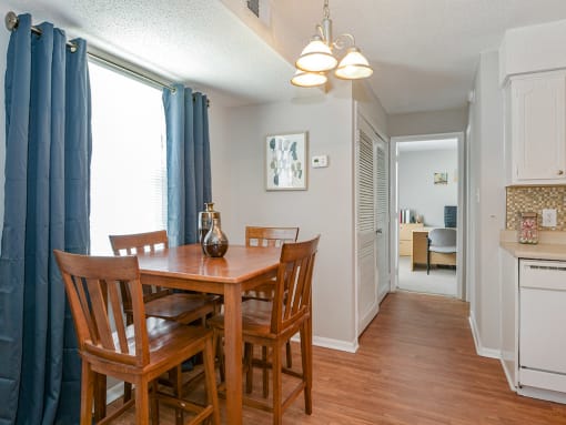 dining area at Tryon Village Apartments