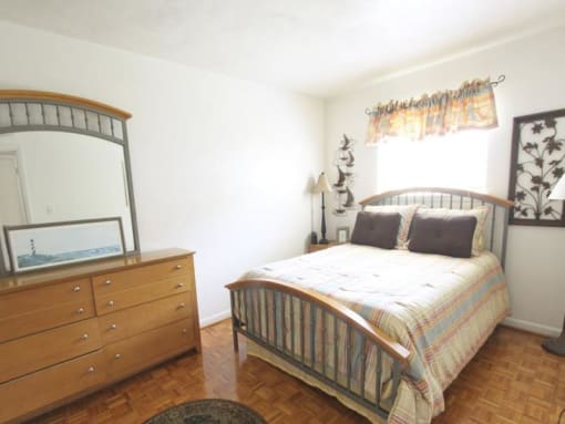 Linkhorn Apartments bed