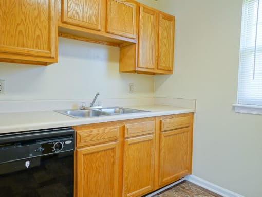 Kitchen at Wythe Creek Apartments Poquoson VA