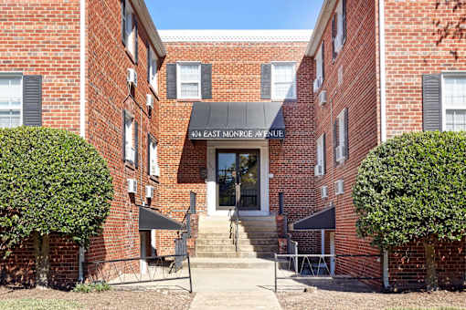 The front of a brick building with a sign that says 40th East Mornge Avenue.