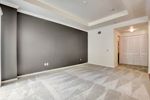A room with a carpeted floor and a white door.