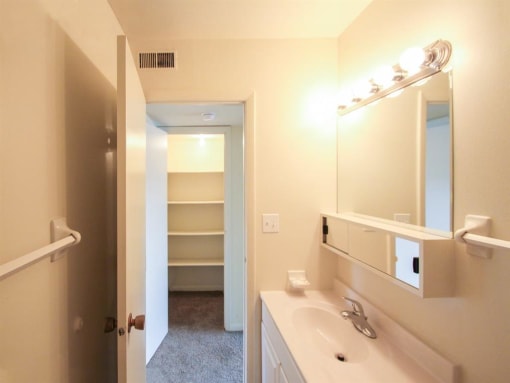 Full bath with linen closet in hall