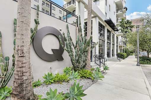 A building with a large letter Q on the wall.