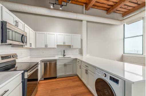 Modern kitchen at Shorehaus Lofts Apartments, Ohio, 44113