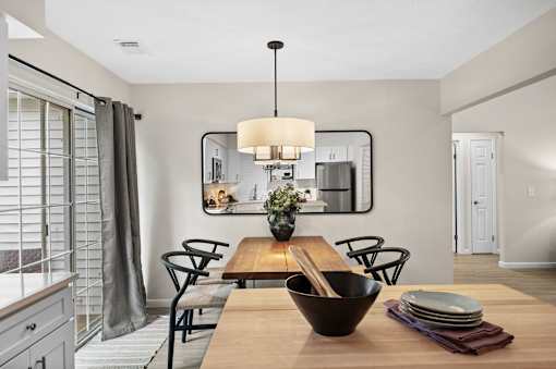 Modern dining room at Concord Place Apartments, Mentor, OH, 44060