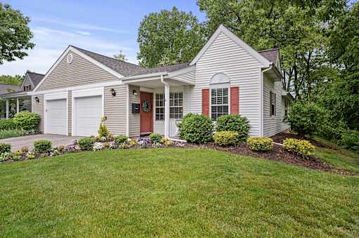 Elegant Exterior View at Concord Place Apartments, Mentor, OH