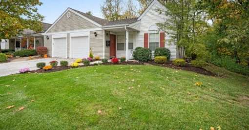 Green grass area at Concord Place Apartments, Mentor, OH, 44060