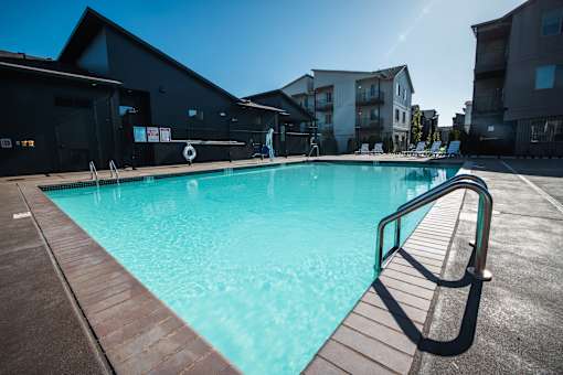 Sparkling Pool at Eastpark Apartment Homes, Salem Oregon