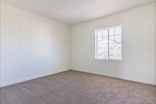 A room with a carpeted floor and a window at Riverplace Apartment Homes, Independence, 97351