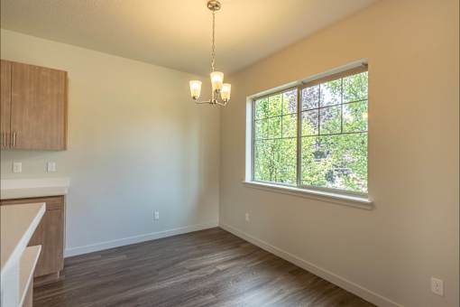 A room with a window and a chandelier at Sandyplace Apartment Homes, Sandy