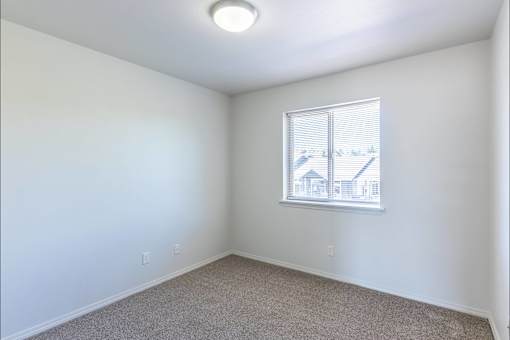 A room with a window and carpeted floor at Stoneplace Apartment Homes, Molalla, 97038
