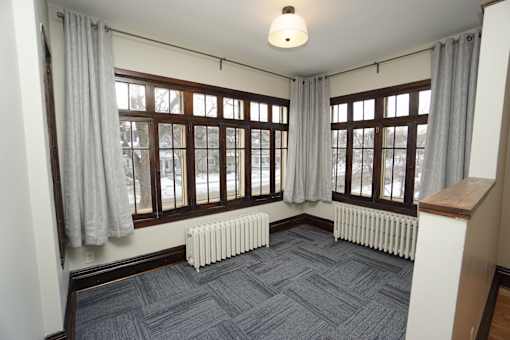 Attractive front south-facing room.