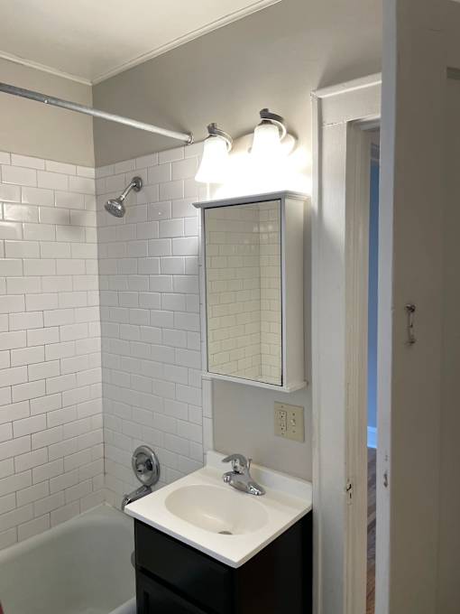 Subway tiled shower surround.