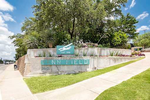 A wall with a sign that says Penn Field.