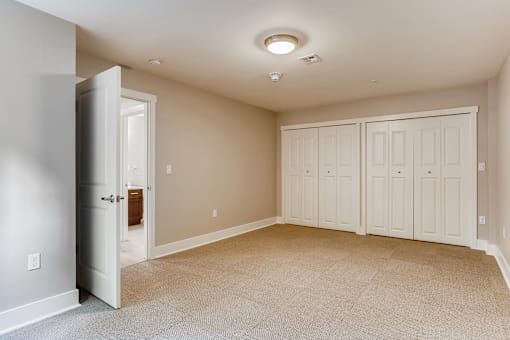 A room with a carpeted floor and a ceiling light.