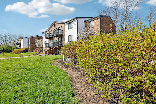 A row of houses with a green lawn in front at Grand Valley Apartments, Milford, Ohio