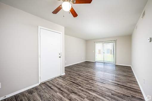 Ceiling Fan In Living Room at Black Hawk Apartments, Fort Wayne, 46815