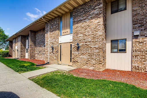Front View Of Building with a sidewalk at Black Hawk Apartments, Fort Wayne, 46815
