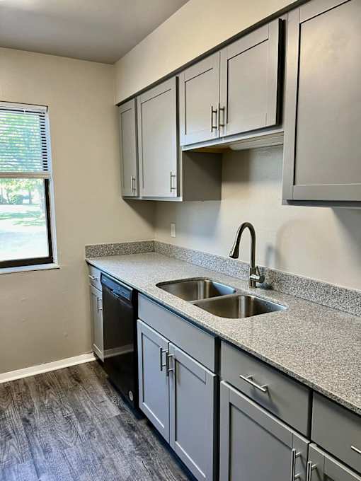 Kitchen Designed With Ample Storage Space at Black Hawk Apartments, Fort Wayne