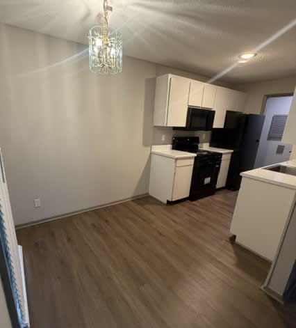 RENOVATED PREMIUM DECOR KITCHEN/BREAKFAST
