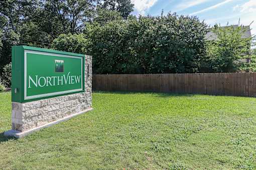 A green sign that says Northview in white letters.