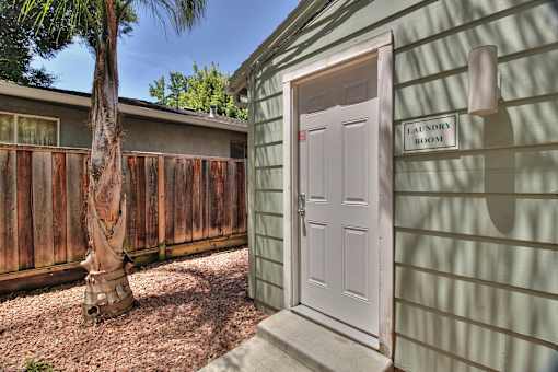 A white door with a sign that says laundry room.
