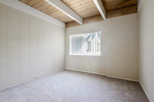 Empty room with white walls and a window.