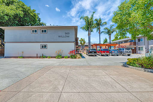 A white building with the number 565 and the name Willow on it.
