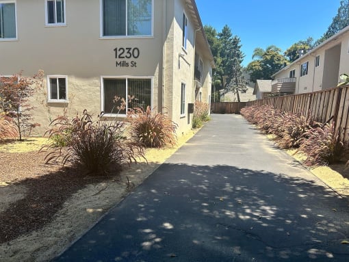 a sidewalk in front of an apartment building