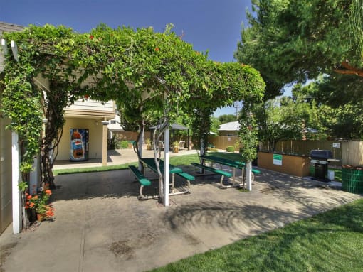 Picnic Area With Grilling Facility at The Arbors at Mountain View, Mountain View, 94040