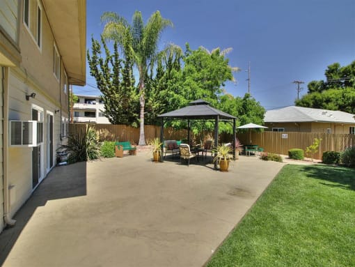Shaded Outdoor Courtyard Area at The Arbors at Mountain View, Mountain View, California