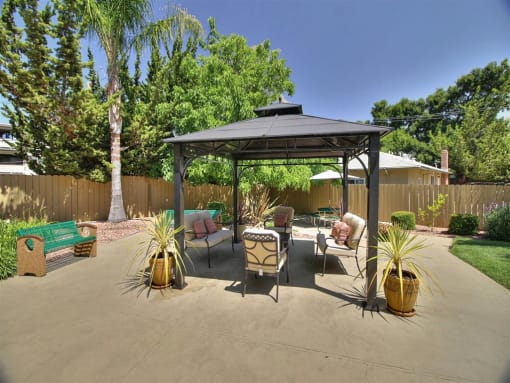 Outdoor Lounge Area at The Arbors at Mountain View, Mountain View