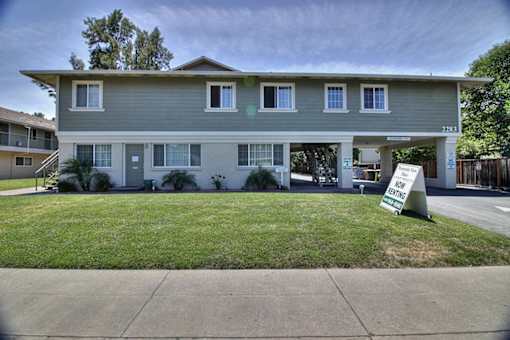 Elegant Exterior View at Mountain View Place, Mountain View