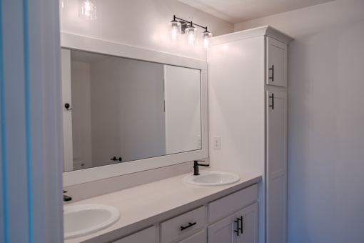 A bathroom with a sink and mirror.