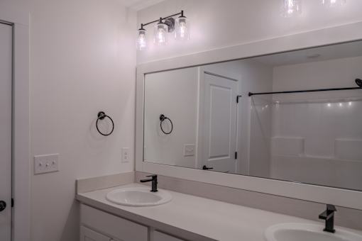 A bathroom with a sink and mirror.