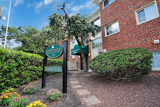 A brick building with a sign that says "Bloomfield Apartments Leasing Office".