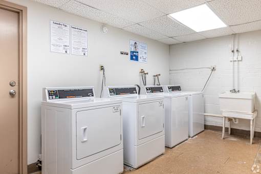 A laundry room with washers and dryers.