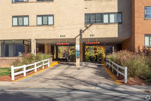 A building with the numbers 603 and 601 on it.