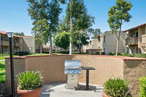 a grill in a courtyard in front of an apartment building