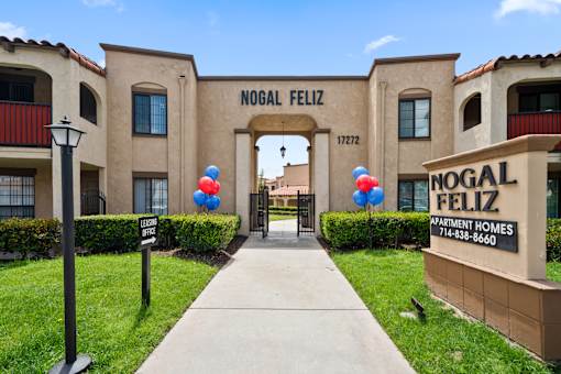 The entrance to the Nogal Feliz Apartment Homes is decorated with balloons.
