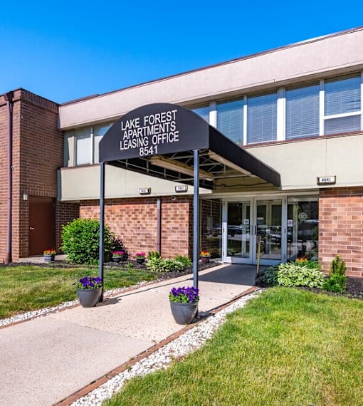 Lake Forest Apartments Leasing Office