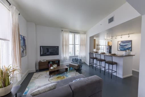 11 East Apartments | Downtown Jacksonville, FL