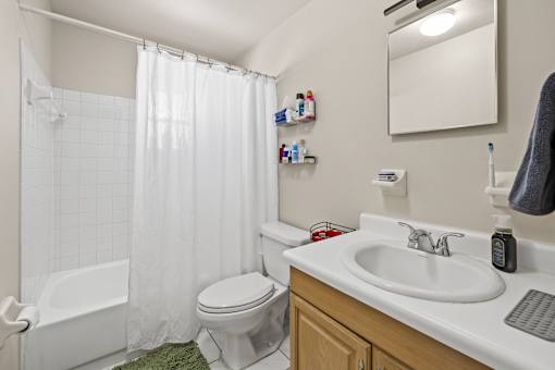 Orleans Apartments Bathroom